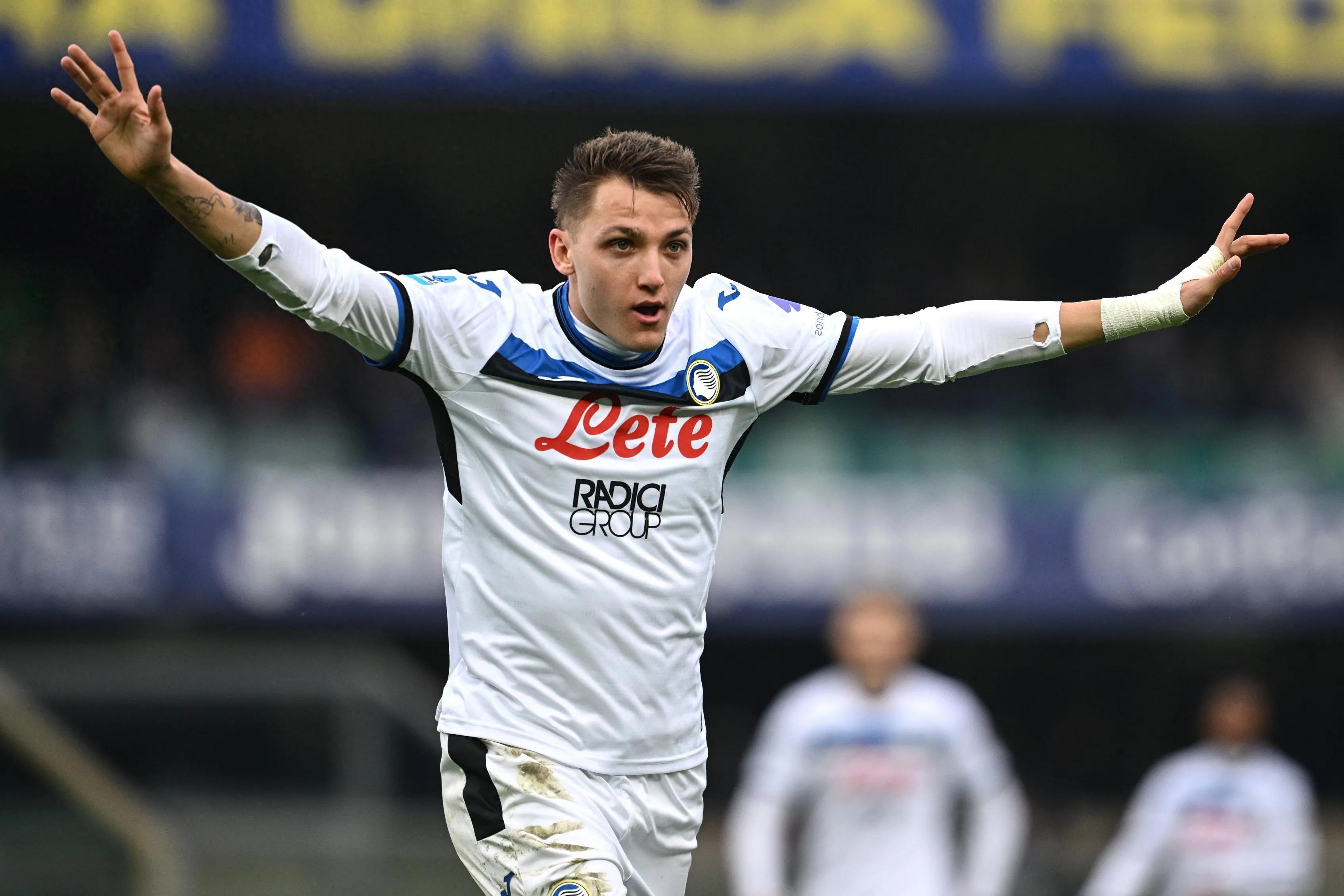 爱游戏-清晨那不勒斯豪取连胜：意甲节点到来；赛场秩序良好；身体对抗强度拉满的简单介绍-爱游戏